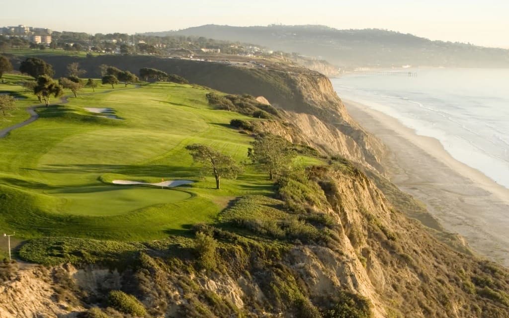 Cliffside green and ocean view at Torrey Pines Golf Course